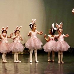 San Francisco Youth Ballet Academy - Ballet Bunnies!