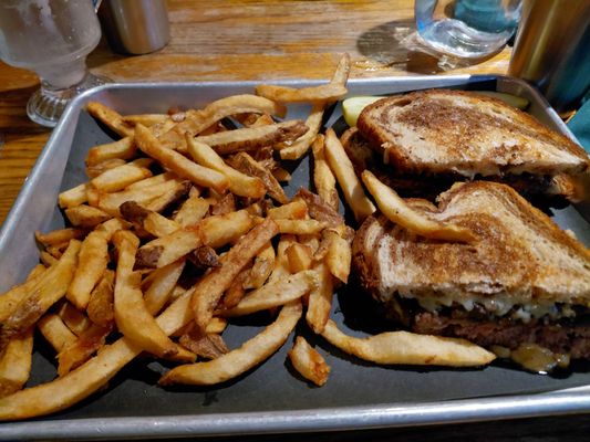 Fiddler's Hearth by null