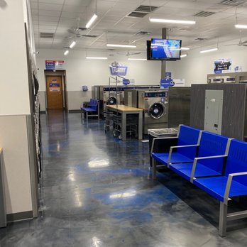 Clean Laundry - The left side - Laundromat Near Me - Austin, Texas