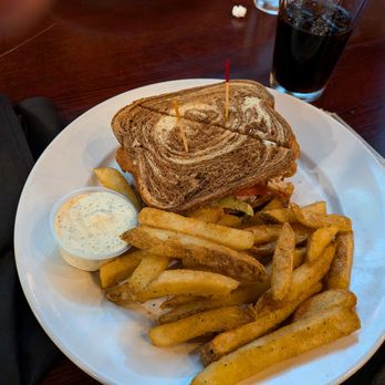 Gilligan's Brewery - Fish sandwich - New American Near Me - Cincinnati, Ohio