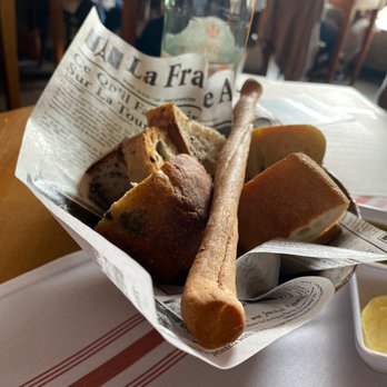 La Bicyclette - Bread basket with oil - French Near Me - Carmel, California