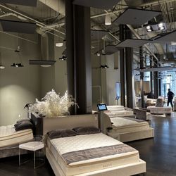 Saatva - Immaculate showroom - squeaky clean and wonderful staff.