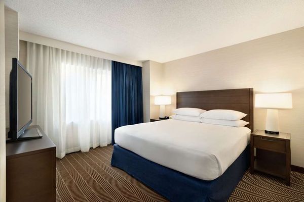 Embassy Suites by Hilton Boston at Logan Airport by null