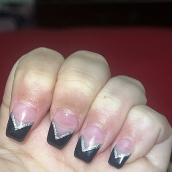 Jenny's Nails - The shape wasn't even done nicely. - Nail Salons Near Me - Ontario, California
