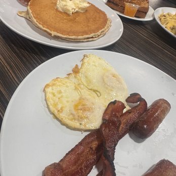 Off Street Cafe - American Near Me - Cerritos, California