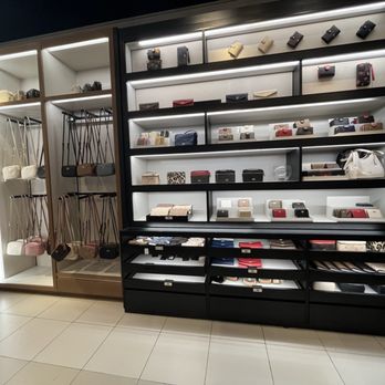 Coach - Accessories Near Me - Auburn Hills, Michigan