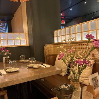 Mikado - Interior - Sushi Bars Near Me - New York, New York