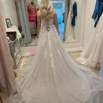 Posh Brides & Grooms  - Beautiful! - Bridal Near Me - Carlsbad , California