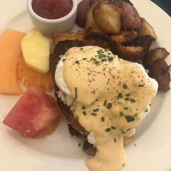 Geoffrey's Malibu - Geoffrey 's Benedict, Crab Cake Benedict to be precise, served on croissant. 5/5 stars - Seafood Near Me - Malibu, California