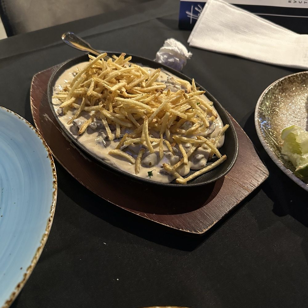 ViaSelfie Fusion Kitchen - Stroganoff - Cocktail Bars Near Me - Burbank, California ViaSelfie Fusion Kitchen - Stroganoff - Cocktail Bars Near Me - Burbank, California