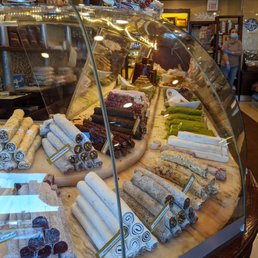 Turkish delight selection. Small shop, poor customer service, masks not always enforced - buyer beware.