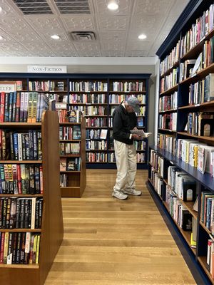 Flying Cloud Booksellers by null