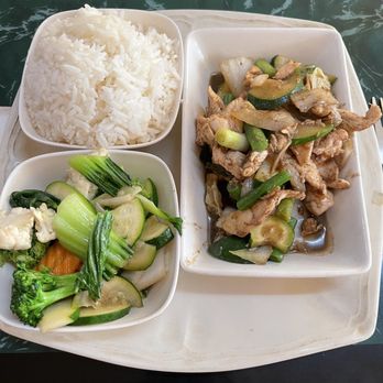 Thai Gem - Combo 3 garlic chicken with mixed vegetables - Thai Near Me - Clovis, California