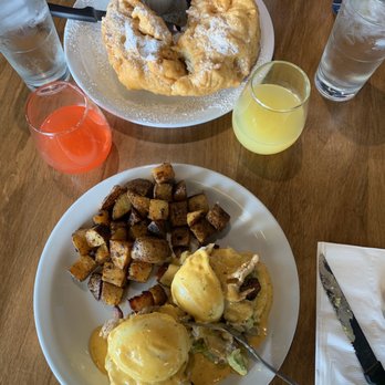 The Craft House - Monte Cristo sandwich and eggs Benedict - Gastropubs Near Me - Clovis, California