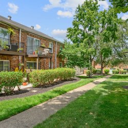 Olde Towne in Kenwood - a sidewalk in front of a brick apartment building