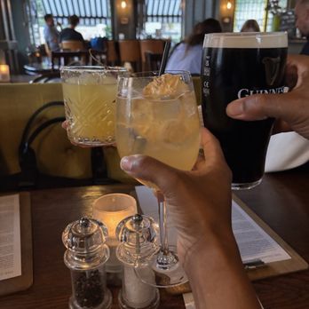 The Champion- Notting Hill - Cheers - Pubs Near Me - London, XGL The Champion- Notting Hill - Cheers - Pubs Near Me - London, XGL