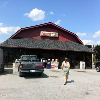 Pardner's Bar-B-Que - ows a woman walking in front of a restaurant - Barbeque Near Me - Piney Flats, Tennessee Pardner's Bar-B-Que - ows a woman walking in front of a restaurant - Barbeque Near Me - Piney Flats, Tennessee