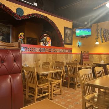 El Azteca Mexican Restaurant - Main dining area - Mexican Near Me - Norfolk, Virginia El Azteca Mexican Restaurant - Main dining area - Mexican Near Me - Norfolk, Virginia