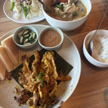 Le Dee Thai Cuisine - Chicken Satsy and Green Curry with white rice. - Thai Near Me - Chino Hills, California
