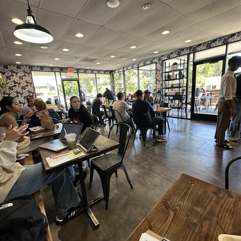Big House Beans - Coffeehouse interior - Coffee & Tea Near Me - Brentwood, California Big House Beans - Coffeehouse interior - Coffee & Tea Near Me - Brentwood, California