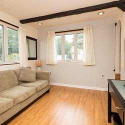 NJ Real Estate Photography by Dave Blinder - A simple and clean living room. Real Estate Photography by Dave Blinder from Northern New Jersey.