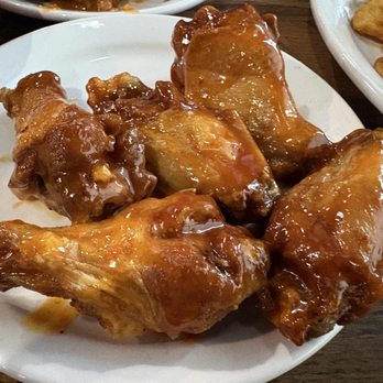 Anchor Bar-Schertz - 5 pcs wings in sweet and heat: Mango Habanero sauce with a side of ranch and carrot sticks - Bars Near Me - Schertz, Texas