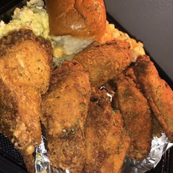 Wingz N Thingz - Dry Fried Wingz, Potato Salad & Gouda Mac & Cheese