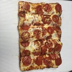 Peppino's Pizza - Peppino's pepperoni deep dish "one footer". Delish!