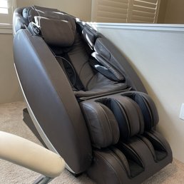 320 pound massage chair that went upstairs thanks to the awesome crew of Kamaaina Movers 320 pound massage chair that went upstairs thanks to the awesome crew of Kamaaina Movers