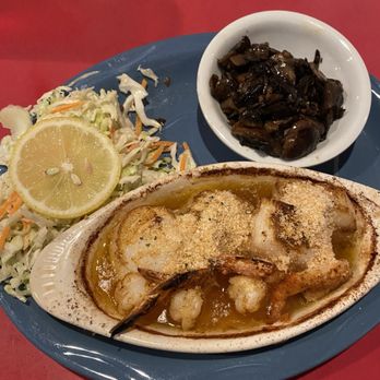 Lucky 12 Tavern - Scallop and shrimp boat with coleslaw and mushroom medley - American Near Me - Nags Head, North Carolina Lucky 12 Tavern - Scallop and shrimp boat with coleslaw and mushroom medley - American Near Me - Nags Head, North Carolina