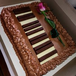 Cupcakery - Piano recital cake