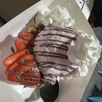 The Dolly Llama Uptown Dallas - Waffles Near Me - Dallas, Texas
