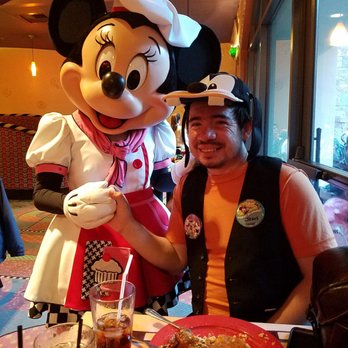 Goofy's Kitchen - Minnie trying to steal my man! - American Near Me - Anaheim, California