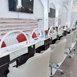 Brinton Lake Nails & Spa