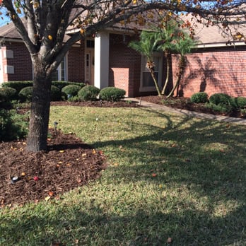 Island Lawn Pros - the front yard of a home - Gardeners Near Me - Fleming Island, Florida Island Lawn Pros - the front yard of a home - Gardeners Near Me - Fleming Island, Florida
