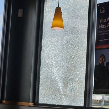 Taco Bell - Broken Window - Fast Food Near Me - Grenada, Mississippi