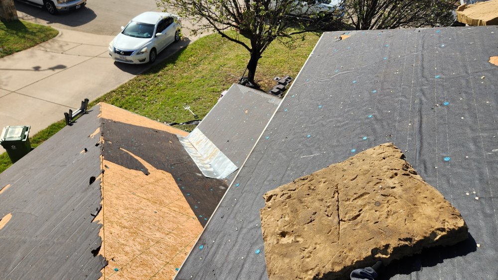 Slide of Thunder Roofing and Construction
