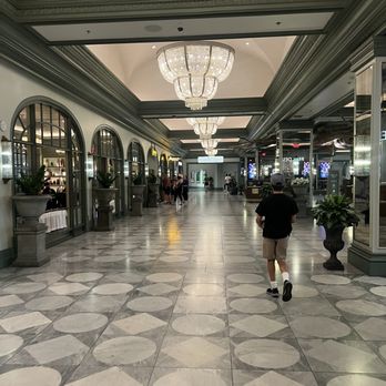 Park MGM Las Vegas - Lobby - Hotels Near Me - Las Vegas, Nevada Park MGM Las Vegas - Lobby - Hotels Near Me - Las Vegas, Nevada