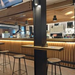 Two Johns Taphouse - Bar