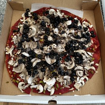 Bruno's Pizza - Veggie (no cheese) tomatoes on side. Note crust is sauced to the edge. - Pizza Near Me - Longview, Washington