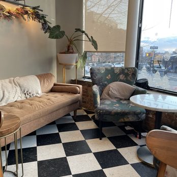 Artizen - Interior - Coffee & Tea Near Me - The Bronx, New York