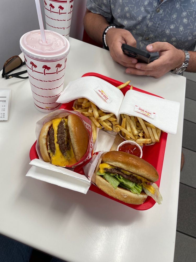 In-N-Out Burger - Photo 3