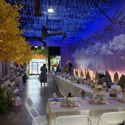 Happy Humble Hub - Beautifully decorated venue! Establishing the vibe and making the experience easygoing!