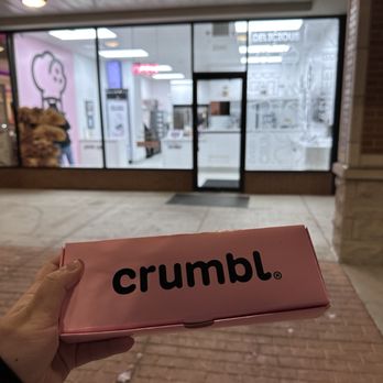 Crumbl - Roscoe Village - Bakeries Near Me - Chicago, Illinois