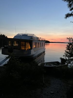 Rainy Lake Houseboats by null