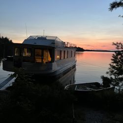 Rainy Lake Houseboats - House boat