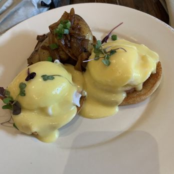 Watertable - Traditional eggs benedict - New American Near Me - Huntington Beach, California