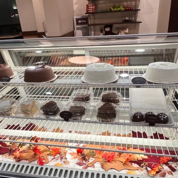 Graeter's Ice Cream - Cakes and pies - Desserts Near Me - Cincinnati, Ohio Graeter's Ice Cream - Cakes and pies - Desserts Near Me - Cincinnati, Ohio