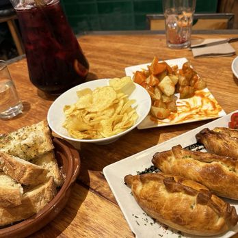 Tinto y Tapas - Patatas bravas, empanadas - Tapas Bars Near Me - Madrid, M Tinto y Tapas - Patatas bravas, empanadas - Tapas Bars Near Me - Madrid, M