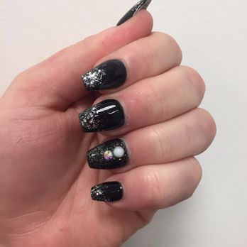 D Luxe Nail Bar - Black sparkle ombré nails with nail art in the accent fingers! By Ruby! - Nail Salons Near Me - Boston, Massachusetts D Luxe Nail Bar - Black sparkle ombré nails with nail art in the accent fingers! By Ruby! - Nail Salons Near Me - Boston, Massachusetts